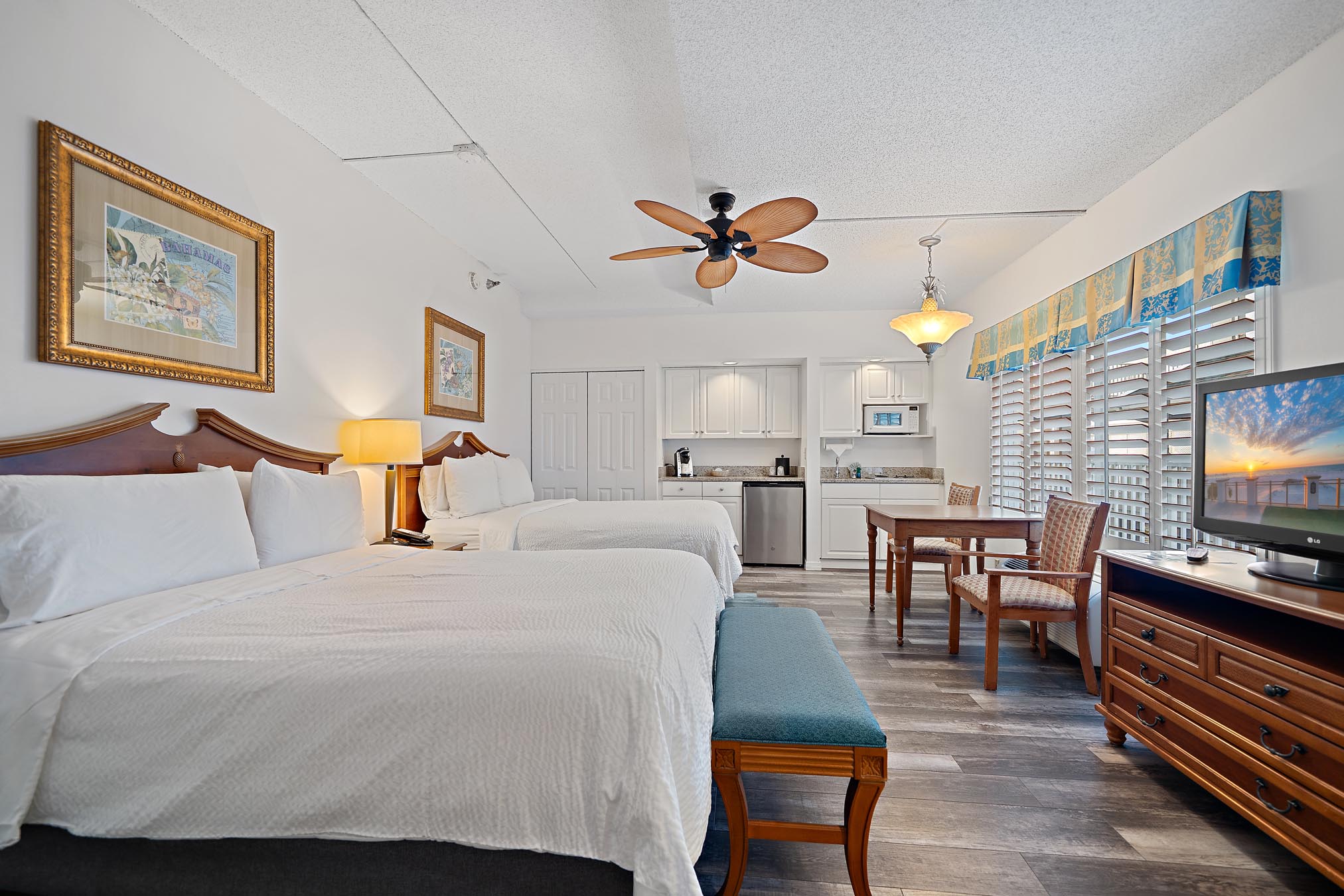2 Queen Premium room at Holiday Inn Harbourside